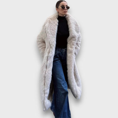 Liviane – Maxicoat aus Kunstfell mit Couture-Flair