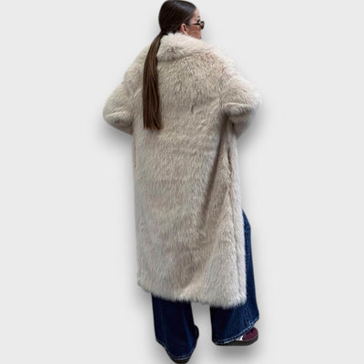 Liviane – Maxicoat aus Kunstpelz mit Couture-Flair